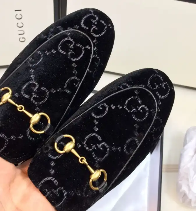 hype Gucci Slippers