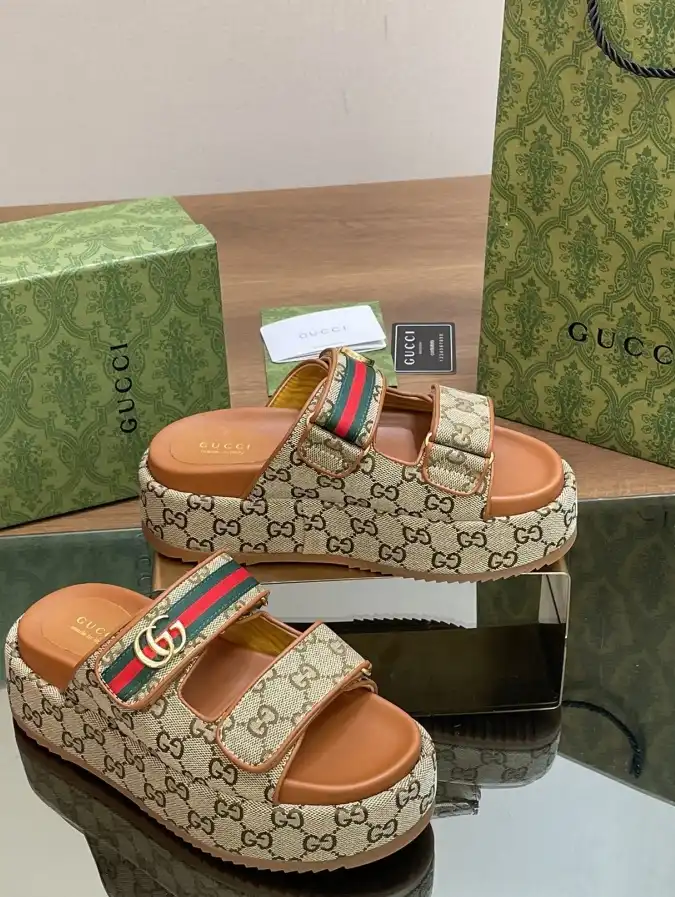 hype Gucci Slippers