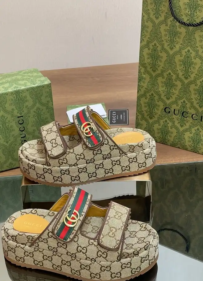 hype Gucci Slippers