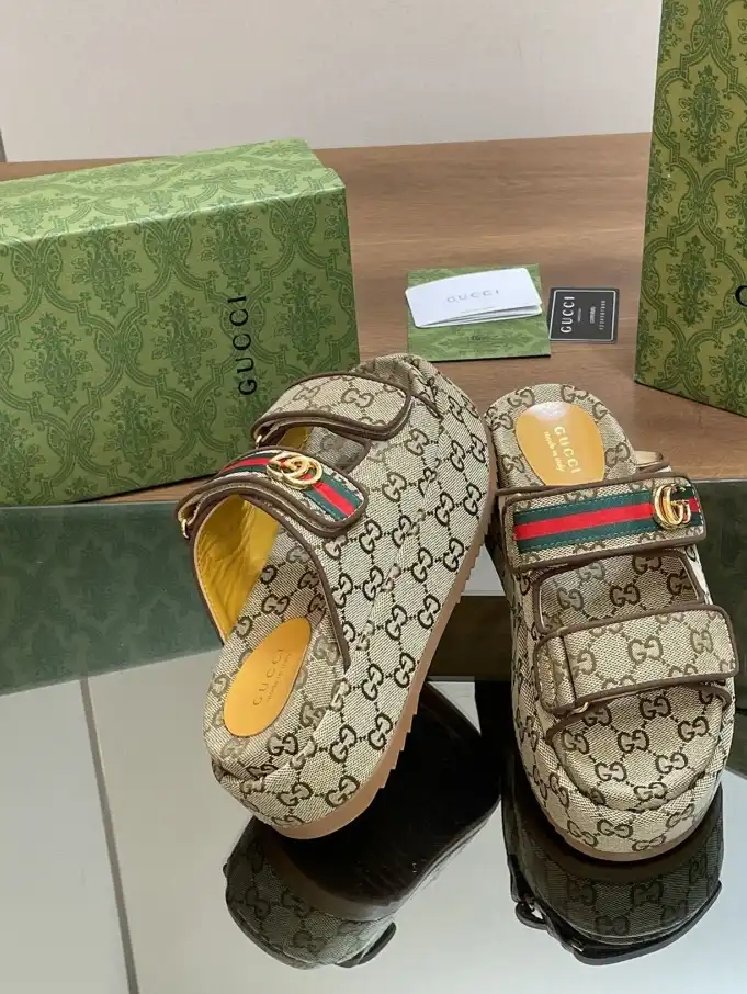 hype Gucci Slippers