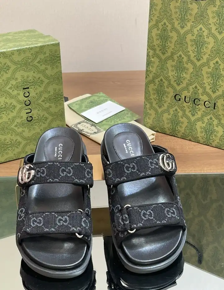 hype Gucci Slippers