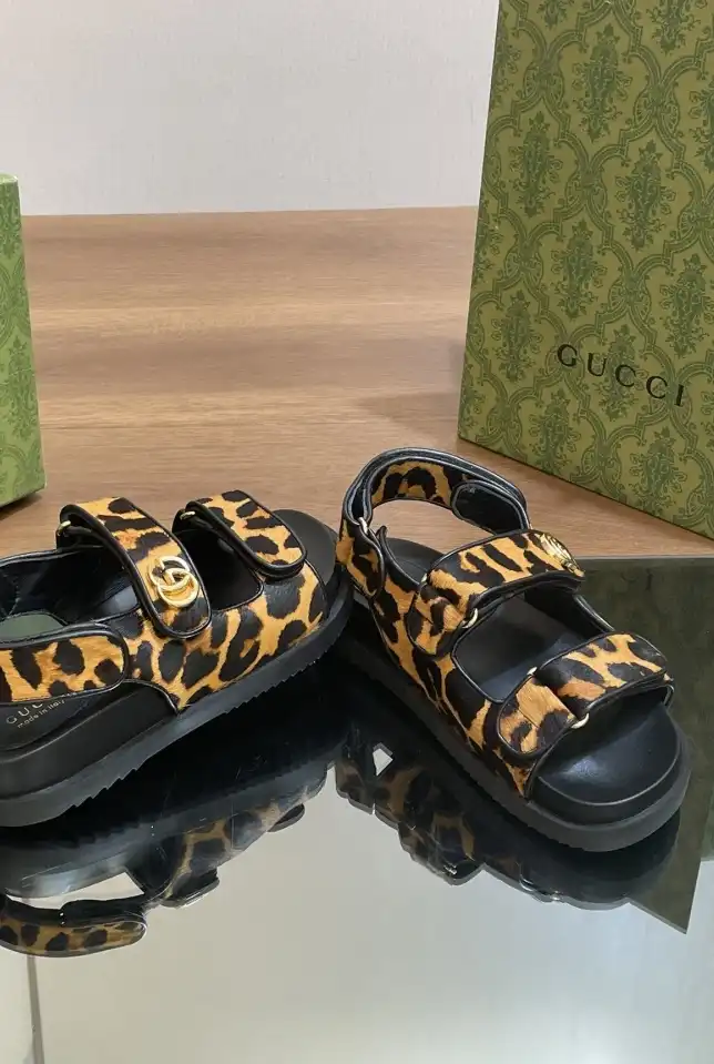 hype Gucci Sandals