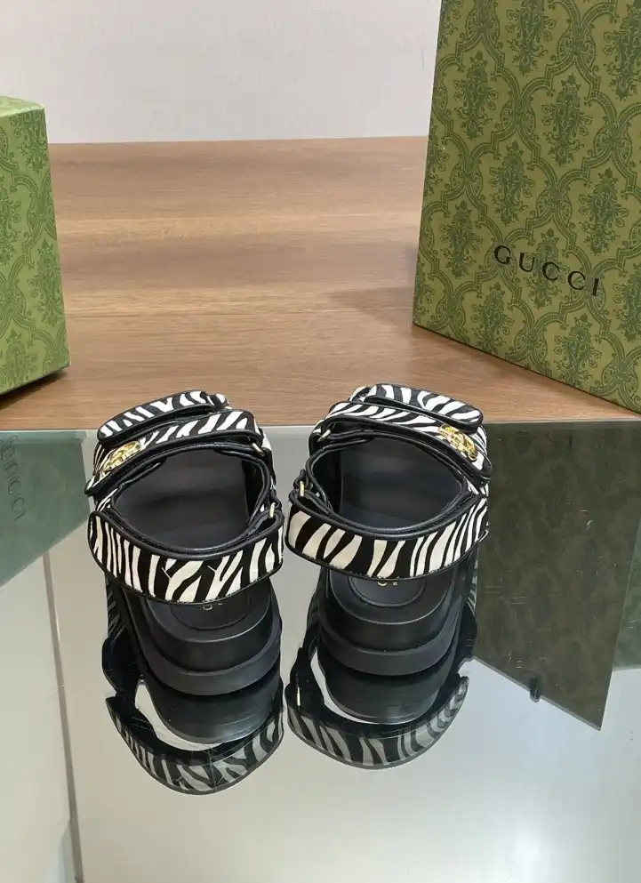 hype Gucci Sandals