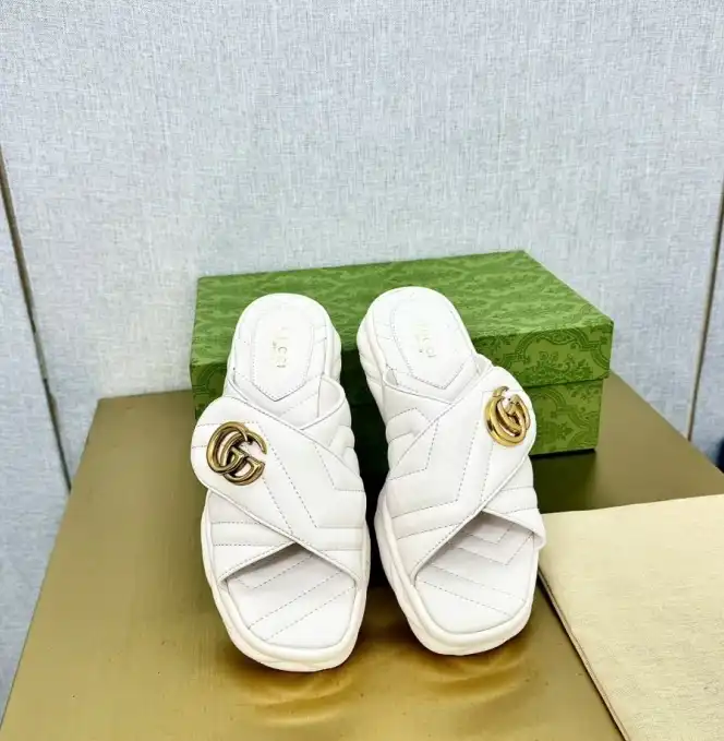 hype Gucci Slippers