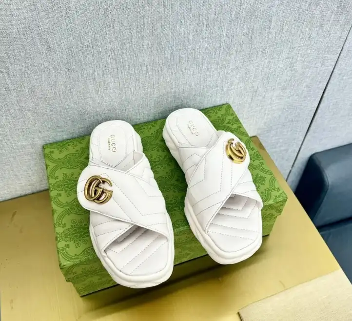 hype Gucci Slippers