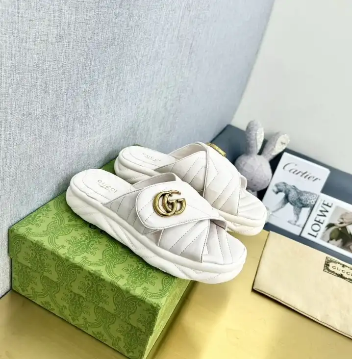 hype Gucci Slippers