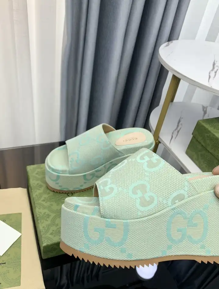 hype Gucci Slippers