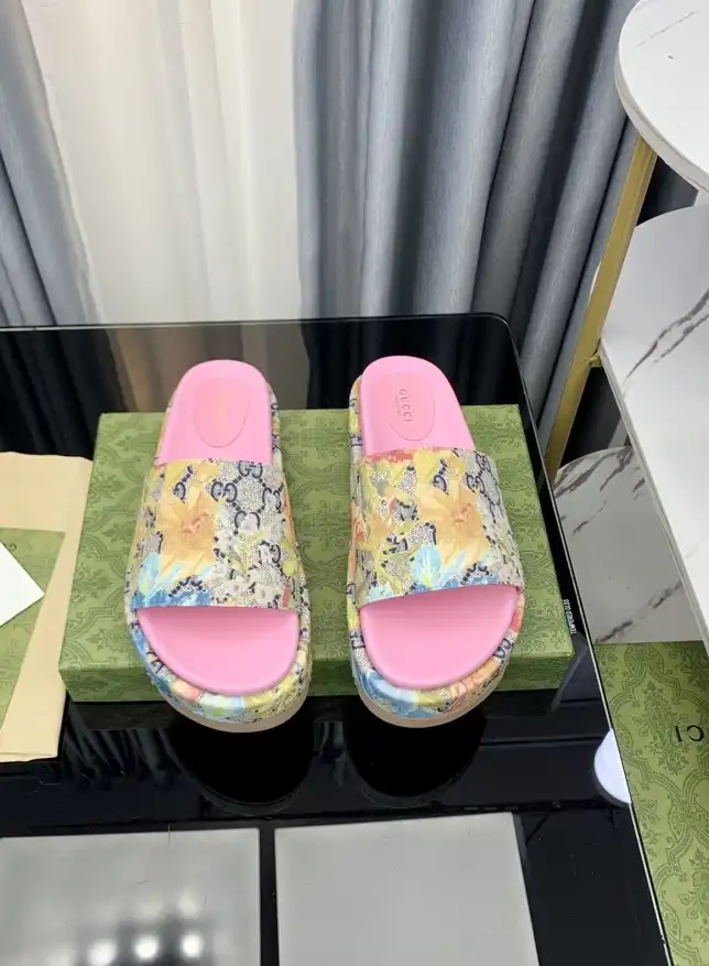 hype Gucci Slippers