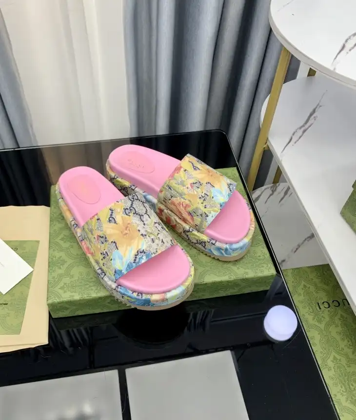 hype Gucci Slippers