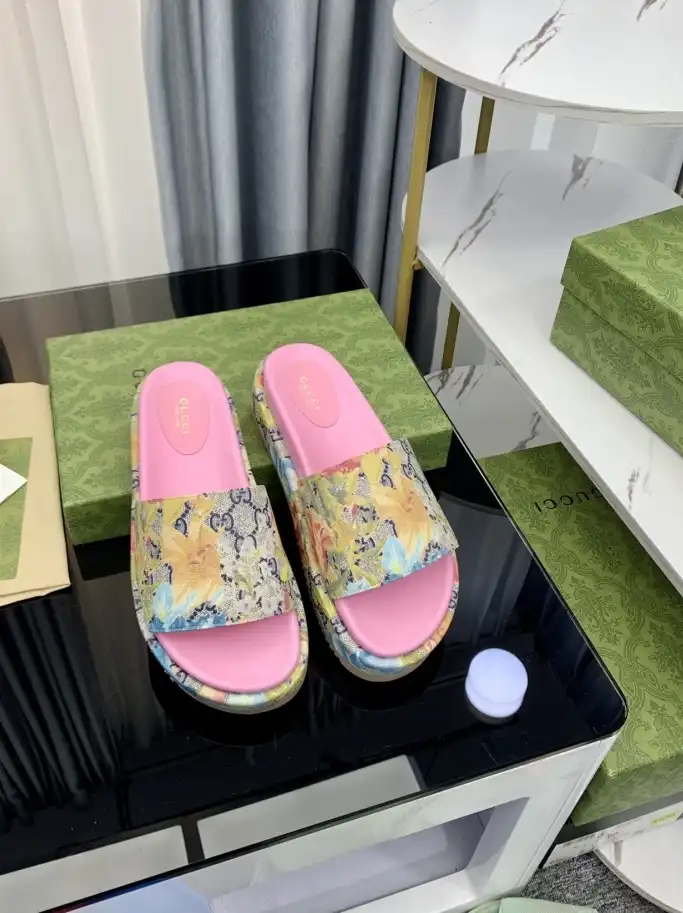 hype Gucci Slippers