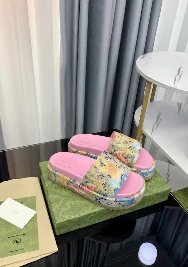 hype Gucci Slippers