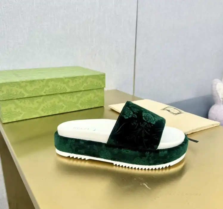 hype Gucci Slippers