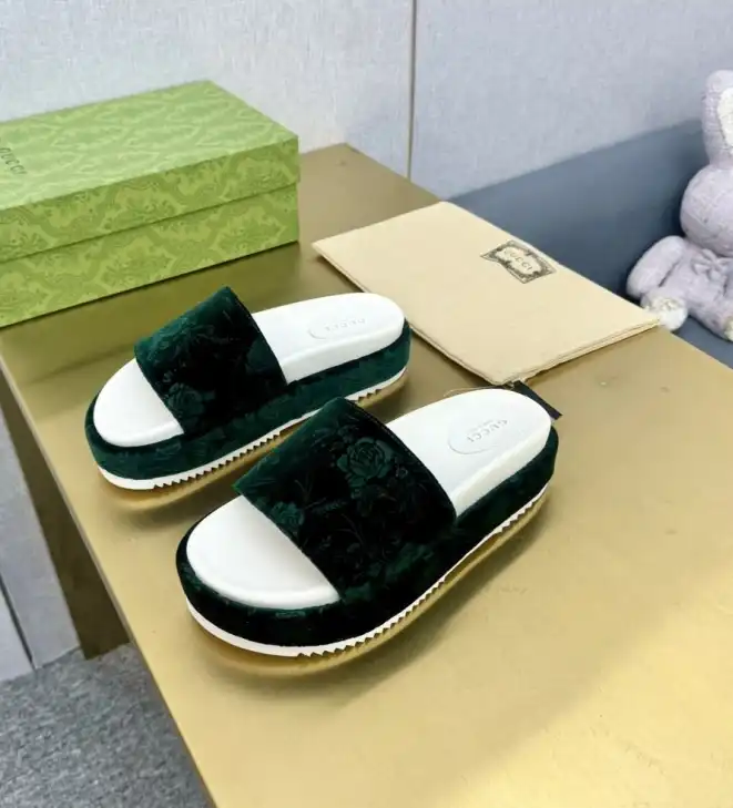 hype Gucci Slippers