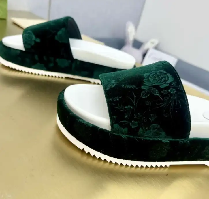 hype Gucci Slippers