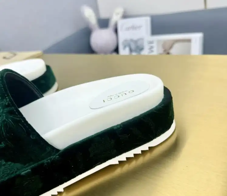 hype Gucci Slippers