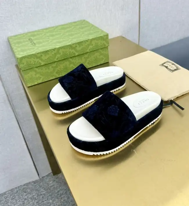 hype Gucci Slippers