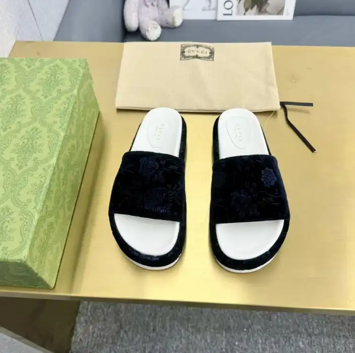 hype Gucci Slippers