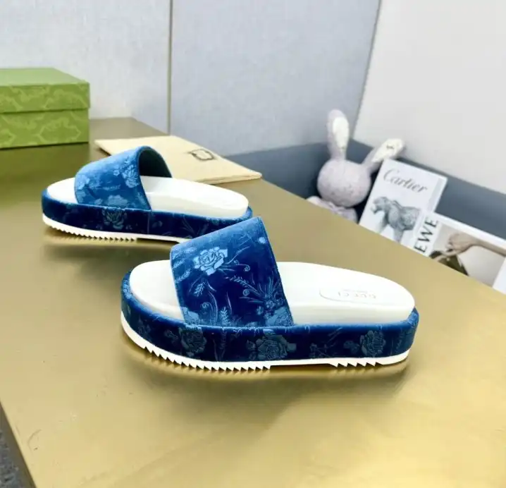 hype Gucci Slippers