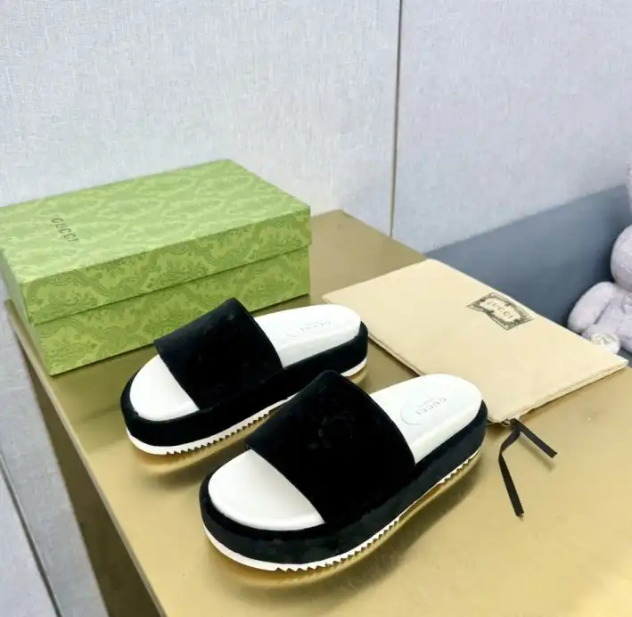 hype Gucci Slippers