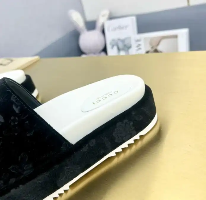 hype Gucci Slippers