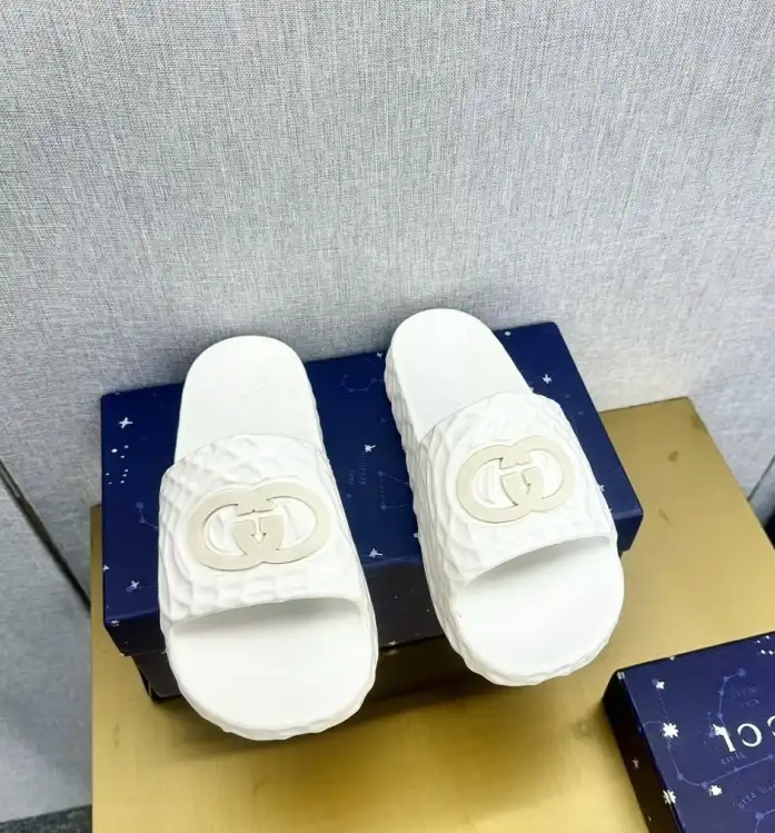 hype Gucci Slippers