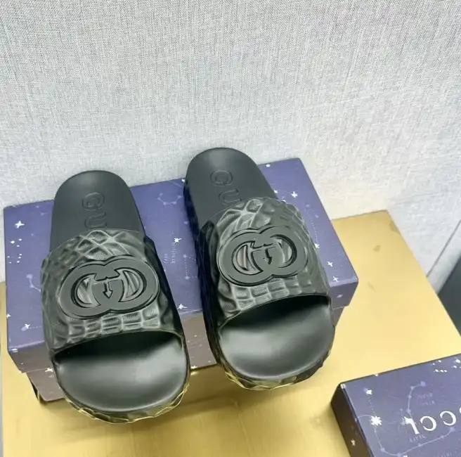 hype Gucci Slippers