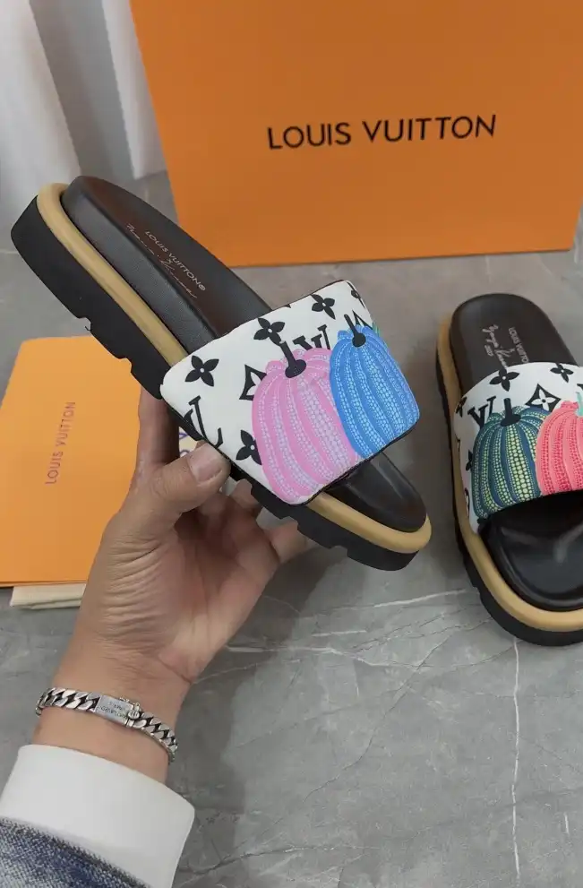 hype LV Slippers