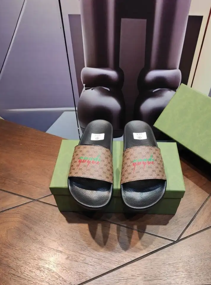 hype Gucci Slippers