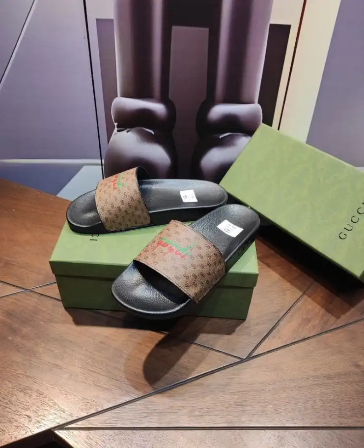 hype Gucci Slippers