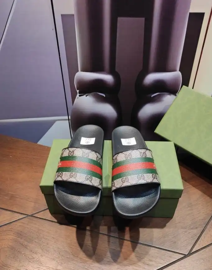 hype Gucci Slippers