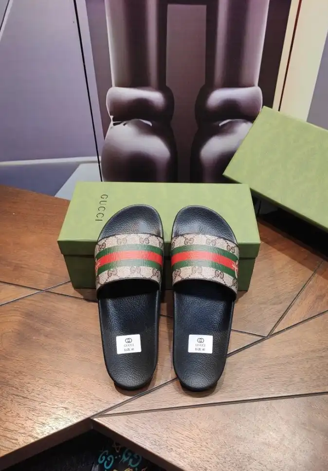 hype Gucci Slippers