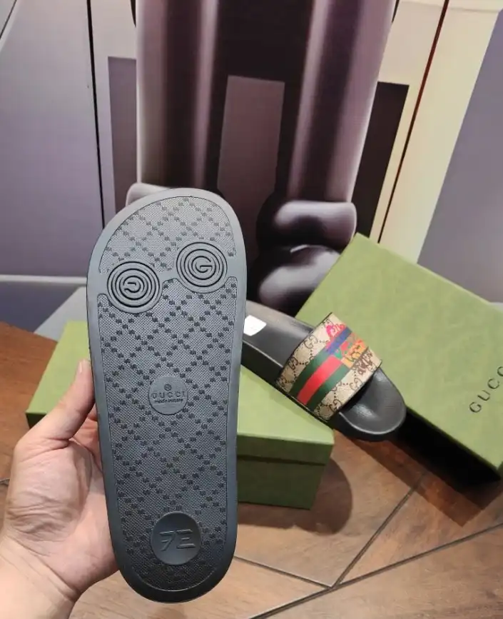 hype Gucci Slippers