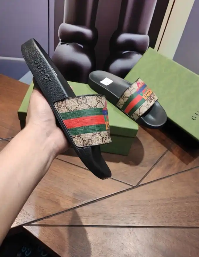 hype Gucci Slippers