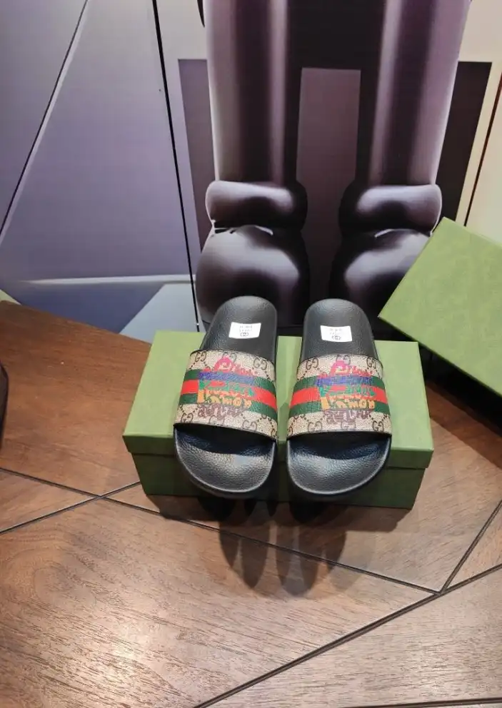 hype Gucci Slippers