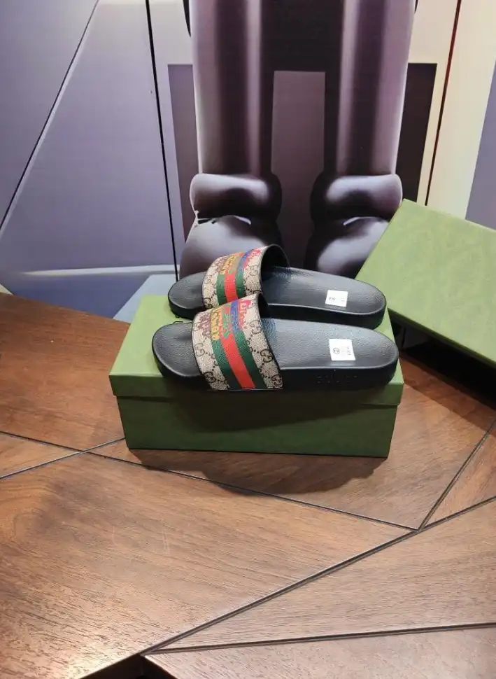 hype Gucci Slippers