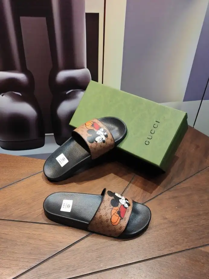 hype Gucci Slippers