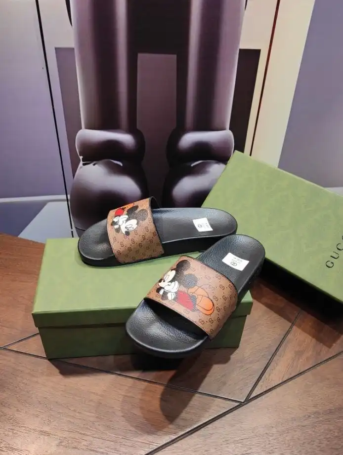 hype Gucci Slippers