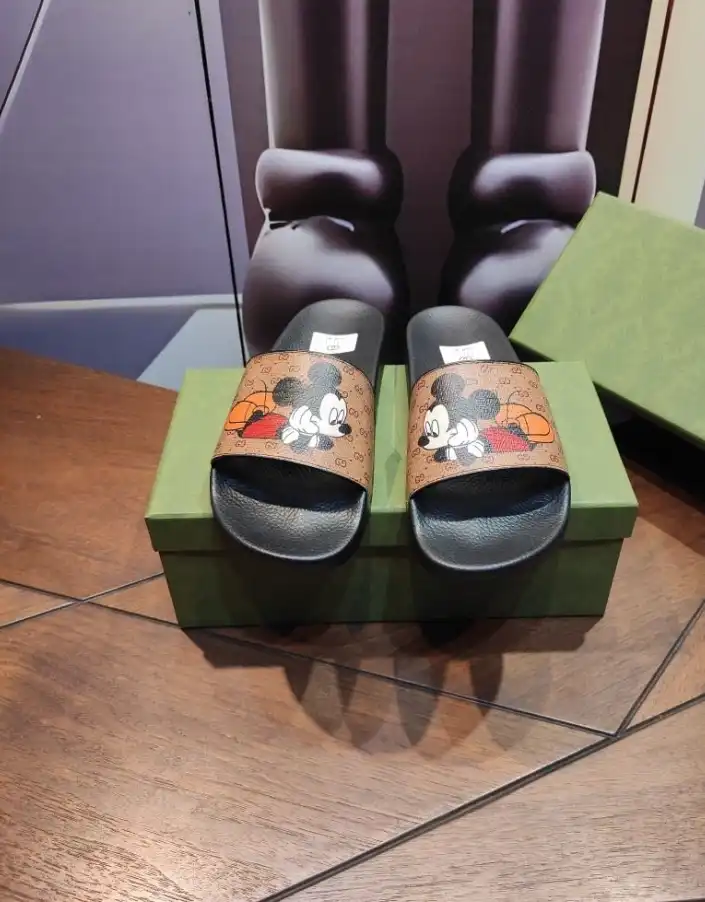 hype Gucci Slippers