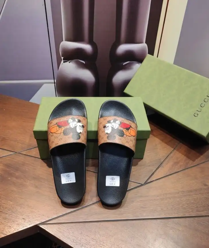 hype Gucci Slippers