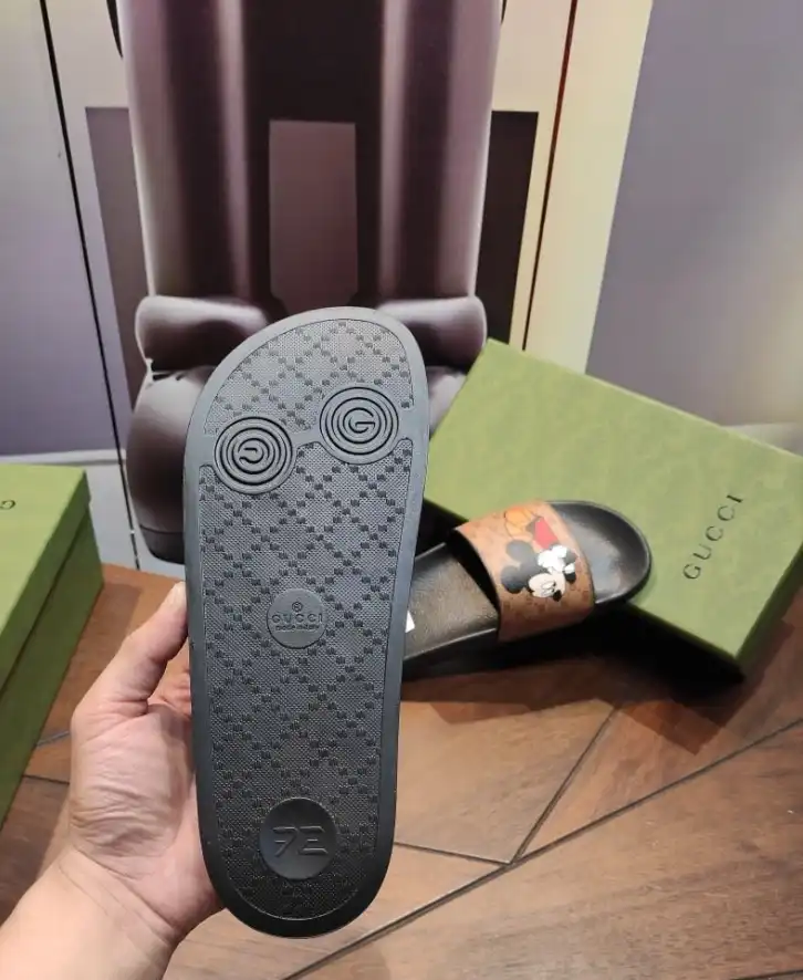 hype Gucci Slippers