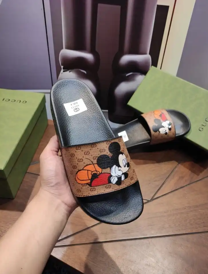 hype Gucci Slippers