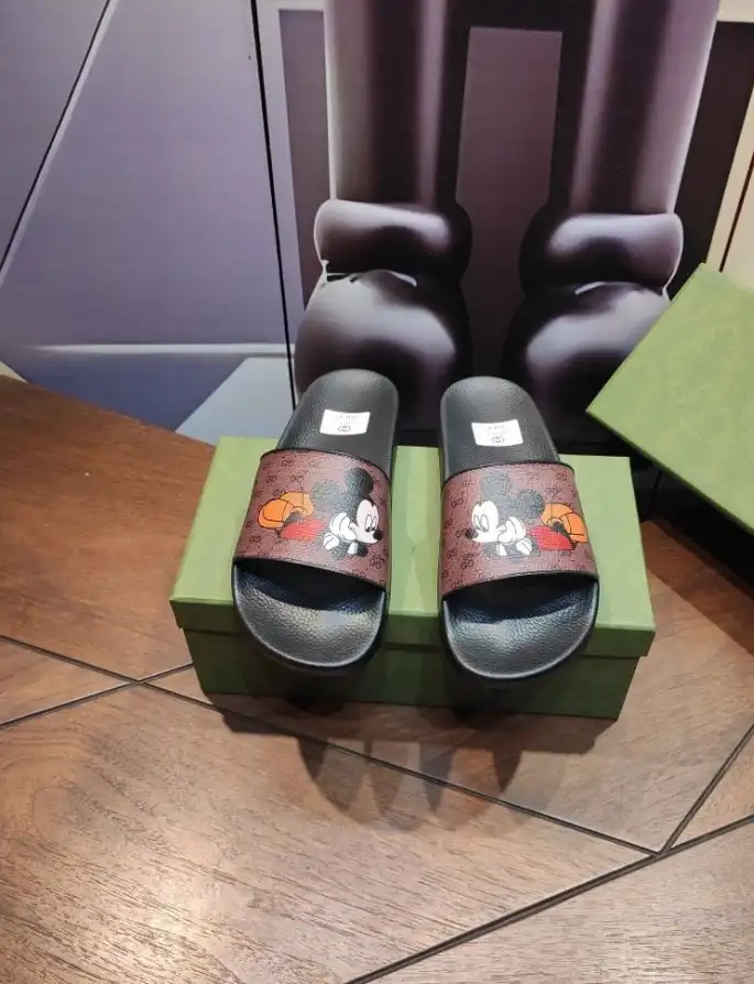 hype Gucci Slippers