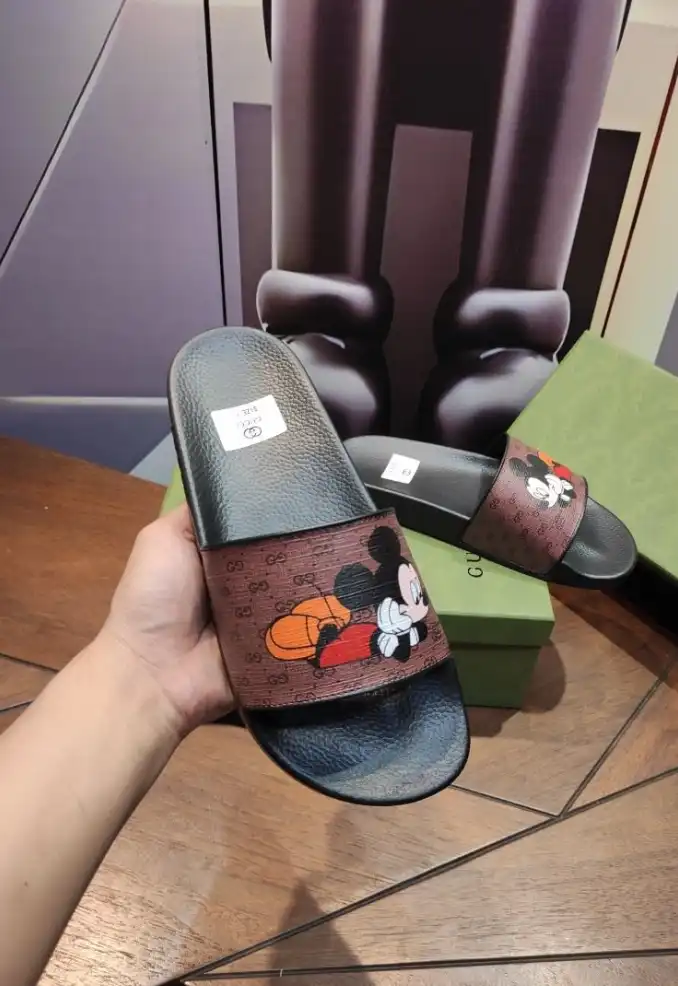 hype Gucci Slippers