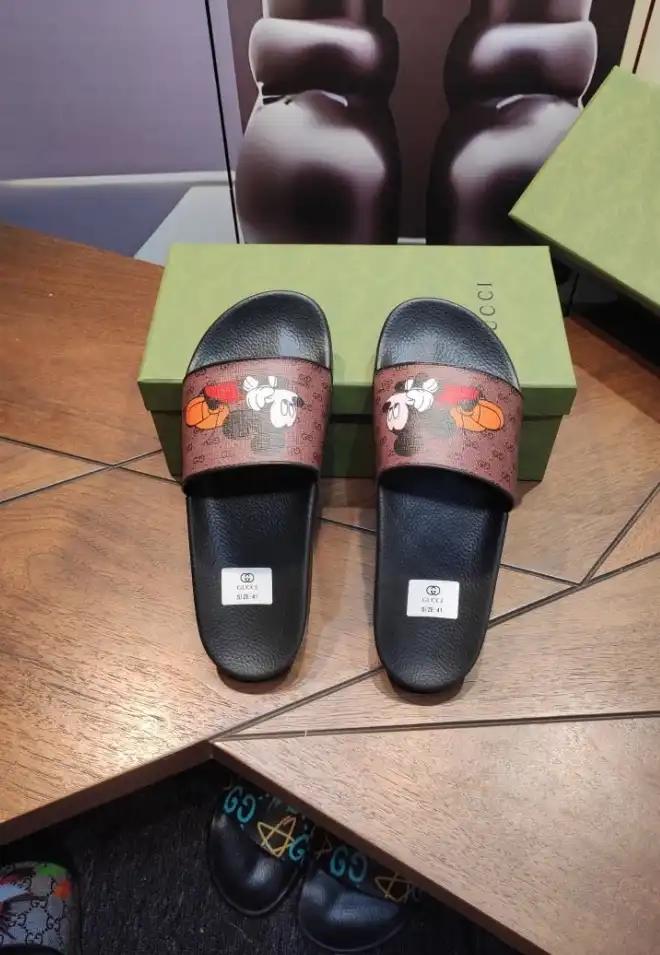 hype Gucci Slippers