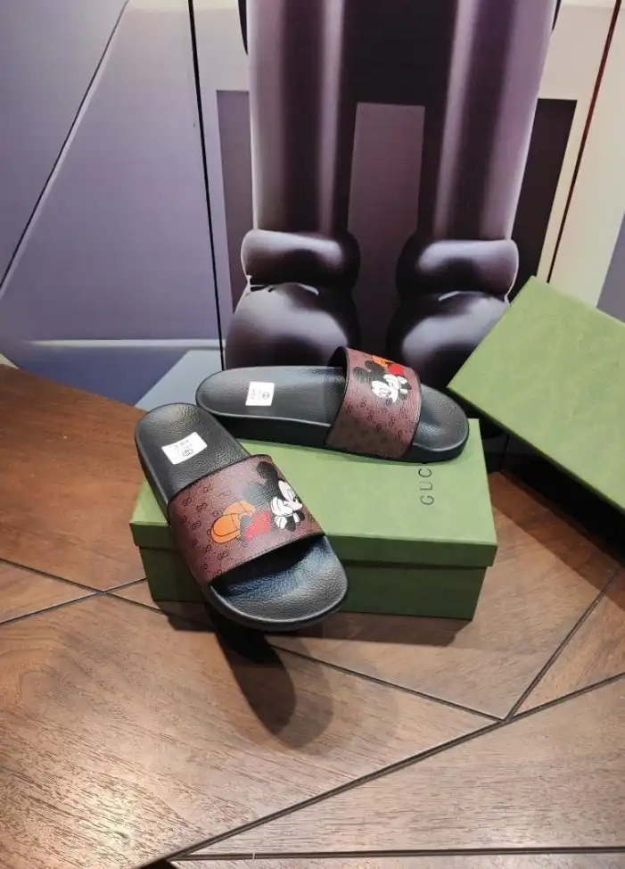 hype Gucci Slippers