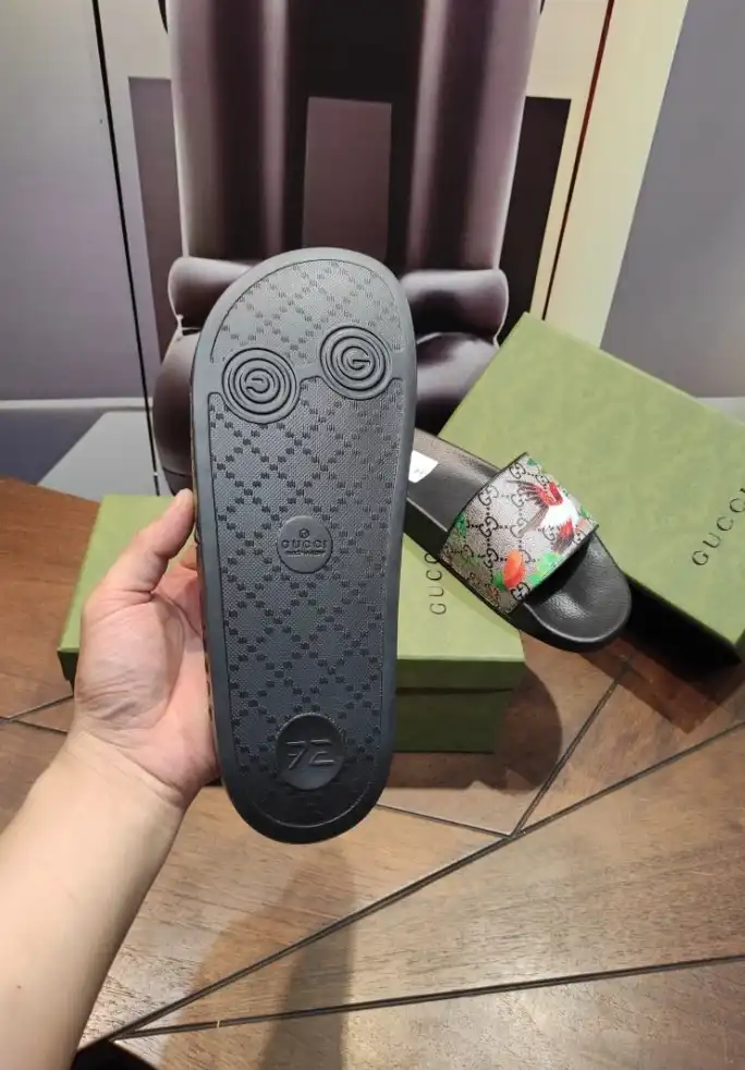 hype Gucci Slippers