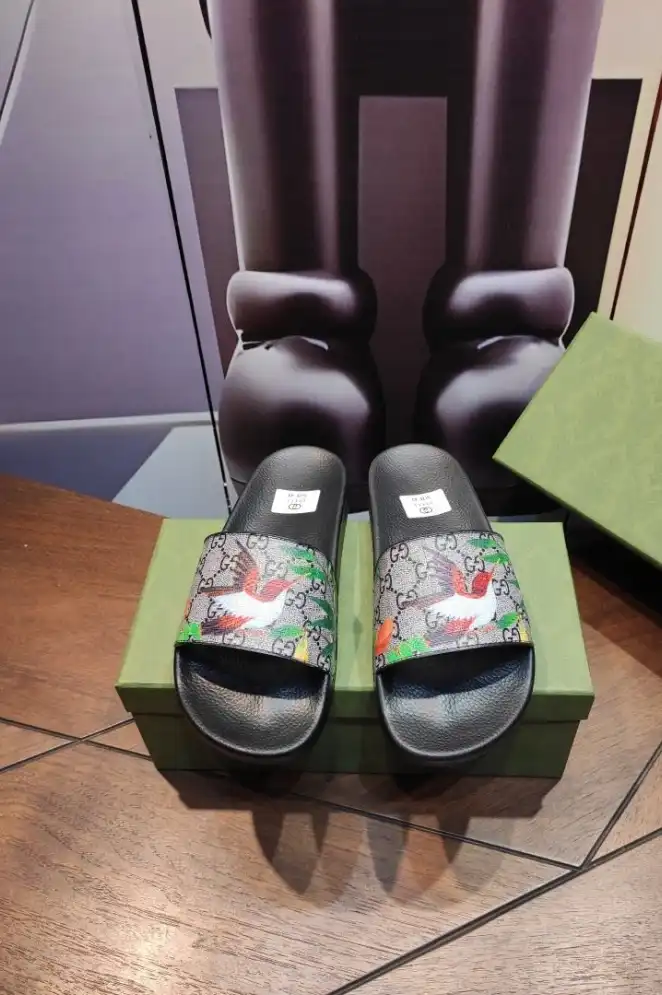 hype Gucci Slippers