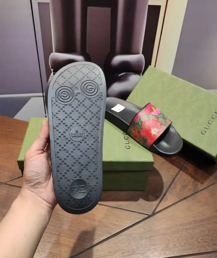 hype Gucci Slippers