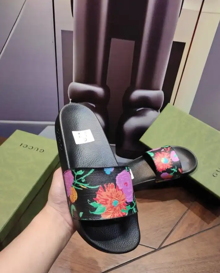 hype Gucci Slippers