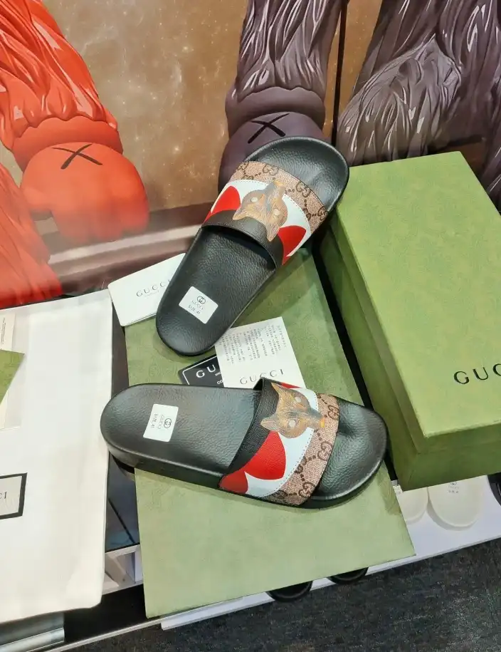 hype Gucci Slippers